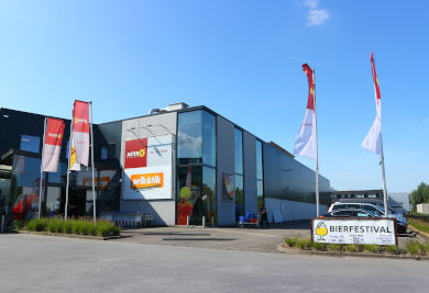 AsterX Dranken Waarloos - gevel en parking