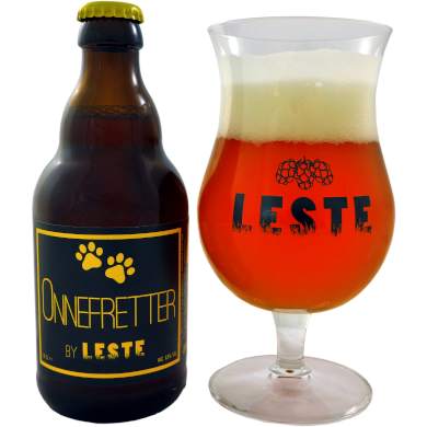 Leste Onnefretter naast een gevuld passend glas