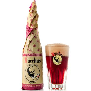 Uitgeschonken Bacchus Frambozenbier in bijhorend glas
