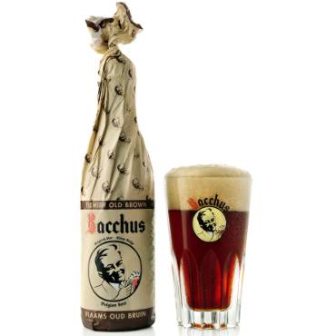 Uitgeschonken Bacchus Vlaams Oud Bruin in bijhorend glas
