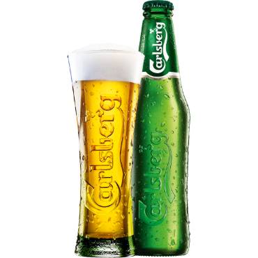 Uitgeschonken Carlsberg in bijhorend Carlsbergglas