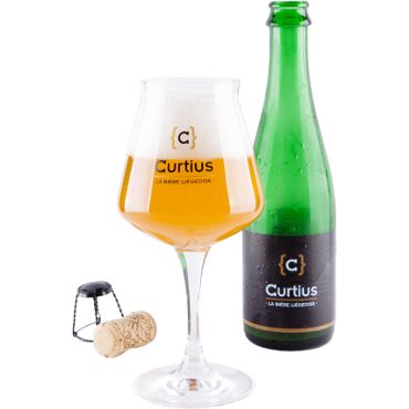 Uitgeschonken Curtius in bijhorend bierglas