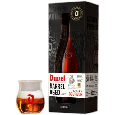 Duvel Barrel Aged Batch No. 3 verpakking naast gevuld glas