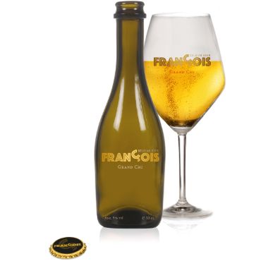 Uitgeschonken François Grand Cru in bijhorend glas