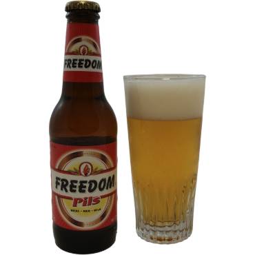 Uitgeschonken Freedom Pils in bijhorend ribbeltjesglas
