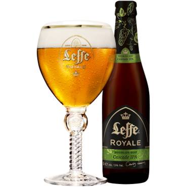 Uitgeschonken Leffe Royale Cascade IPA in bijhorend kelkglas