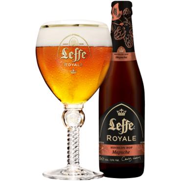 Uitgeschonken Leffe Royale Mapuche in bijhorend kelkglas