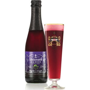 Uitgeschonken Lindemans Cassis in bijhorend glas