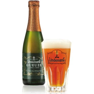Uitgeschonken Lindemans Gueuze in bijhorend glas