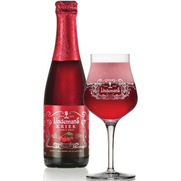 Uitgeschonken Lindemans Kriek in bijhorend glas