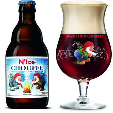 Uitgeschonken N'Ice Chouffe in bierglas van Brasserie d'Achouffe