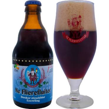 Ne Flierefluiter Eeuwling in een bijhorend bierglas naast bierflesje