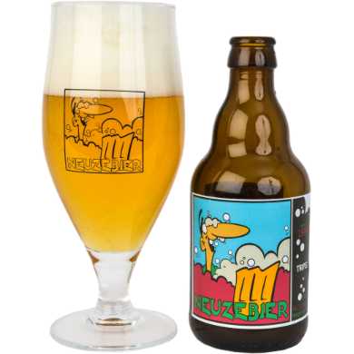 Neuzebier Tripel Blond uitgeschonken met schuimkraag in Neuzebierglas