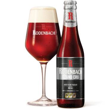Uitgeschonken Rodenbach Grand Cru in bijhorend glas