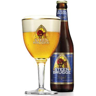 Uitgeschonken Steenbrugge Tripel in bijhorend kelkglas