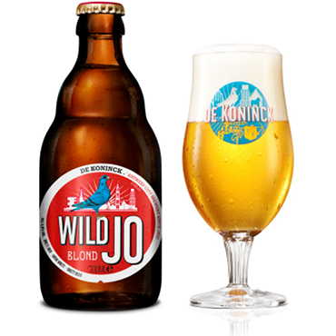 Een uitgeschonken Wild Jo naast een flesje van het bier