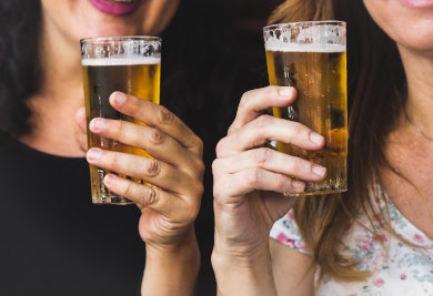 Dag van Uw Drankenhandelaar vieren met een pintje