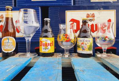 Drie bieren van Duvel Moortgat proeven