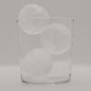 Ijsballen voor cocktails in glas