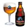 Uitgeschonken Augustijn Blond in Augustijn-bierglas naast bierflesje