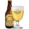 Uitgeschonken Grimbergen Zomer Blond in bijhorend kelkglas
