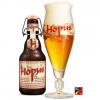 Uitgeschonken Hopus naast beugelfles in groot Hopusglas