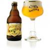 Uitgeschonken blond Kasteelbier in bijhorend Kasteelglas