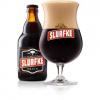 Uitgeschonken Slurfke in bijhorend bierglas naast bierflesje