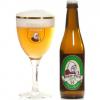 Witkap Pater Tripel in bierglas met fles ernaast